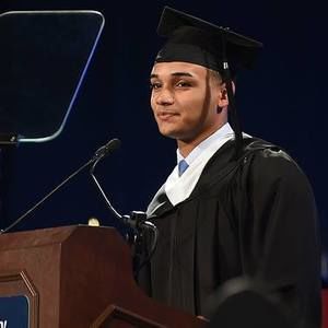 Meet your Posher, Sixto