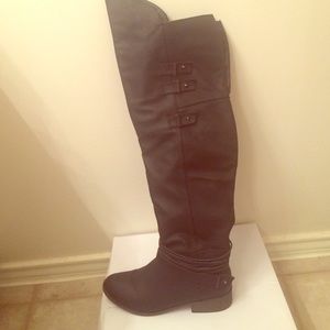 Knee high black boot