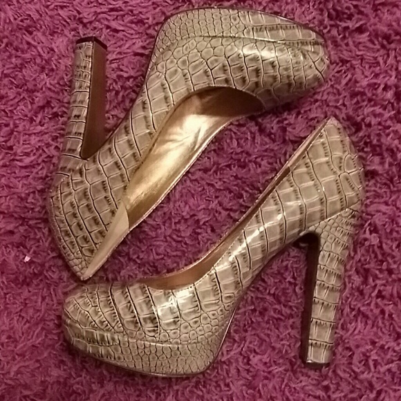 Heels - Picture 3 of 3