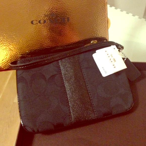 New coach wristlet! Tag on, box included!