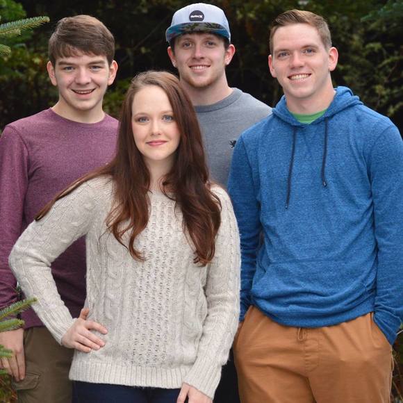 Meet your Posher, Courtney - Picture 1 of 1