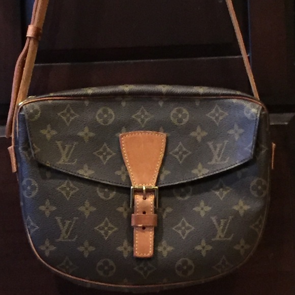 ⚡️SALE Over⚡️Louis Vuitton vintage Jeune Fille ?