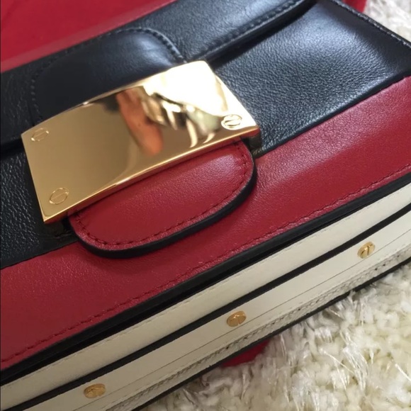 Valentino sping-summer 2015 crossbody!!! 🔥🔥🔥 - Picture 2 of 4
