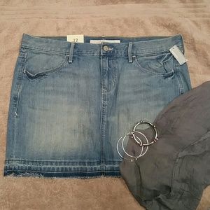 (NWT) Old Navy Jean Skirt.. cute look