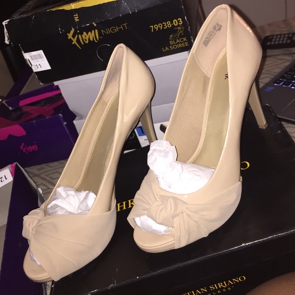 tan heels.😍