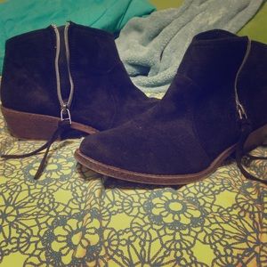 Little black boots! Size 8!