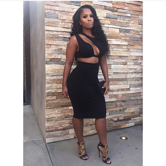 Not so basic dress - Picture 3 of 3