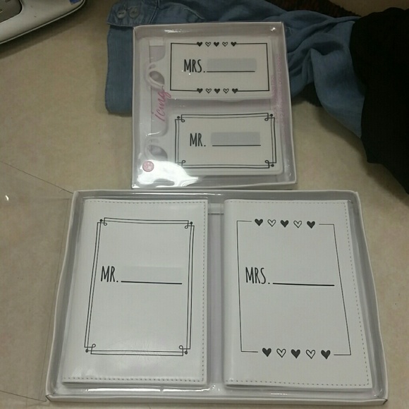 Mr. & Mrs. Passport & luggage tag set from icing