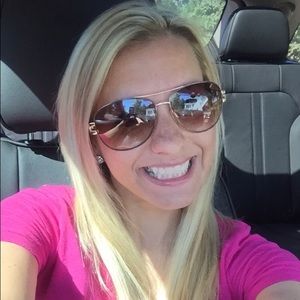 Meet your Posher, Melissa