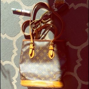 Auth. Louis Vuitton PM Bucket