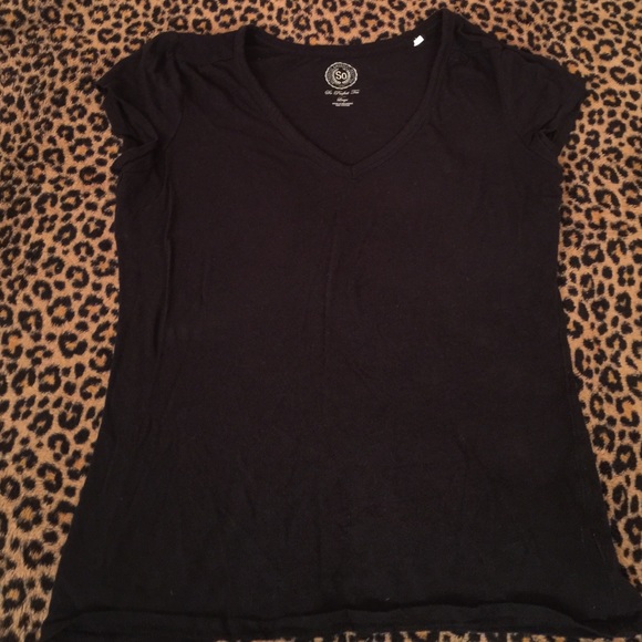 Black v neck tee shirt
