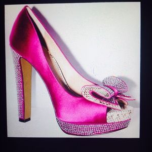 vince camuto grady magenta / fushia pink 8.5