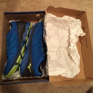 Brand new mizuno running shoes 8.5
