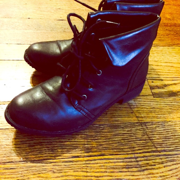 SOLD 🚫Black ankle boots