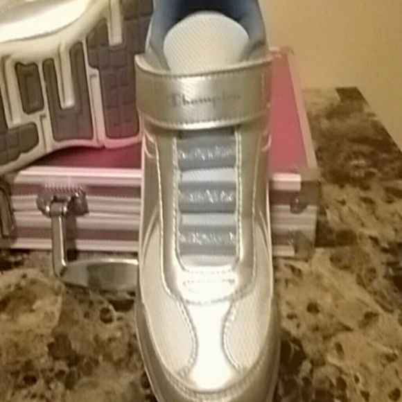 Shoes - Picture 4 of 4