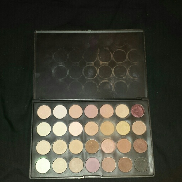 28 neutral eye shadow pallete
