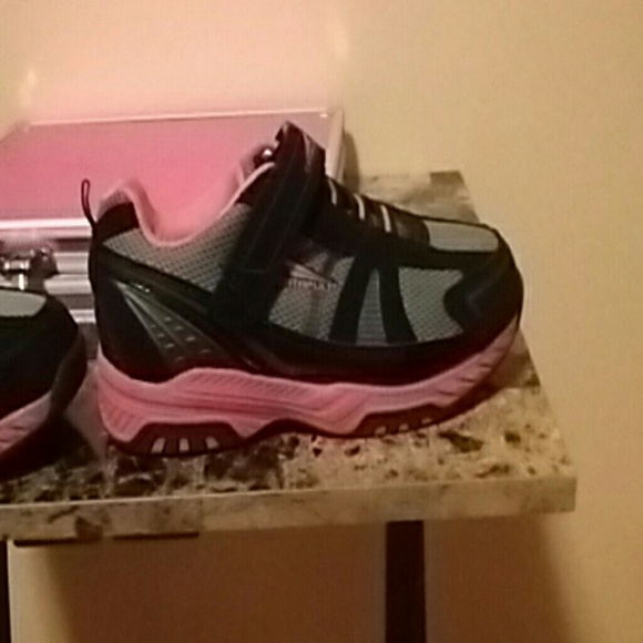 Shoes - Picture 4 of 4