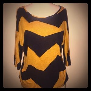 🚫Not For Sale🚫 Gold and Black Chevron Top