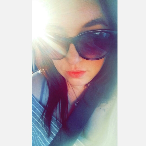 Meet your Posher, Lakaela