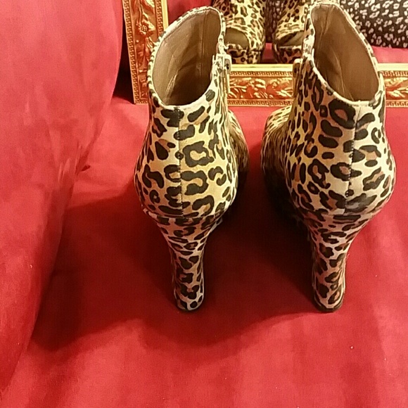 LEOPARD PRINT PEEP TOE BOOTIES - Picture 2 of 4