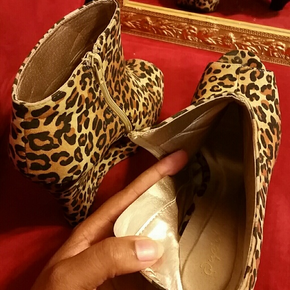 LEOPARD PRINT PEEP TOE BOOTIES - Picture 3 of 4