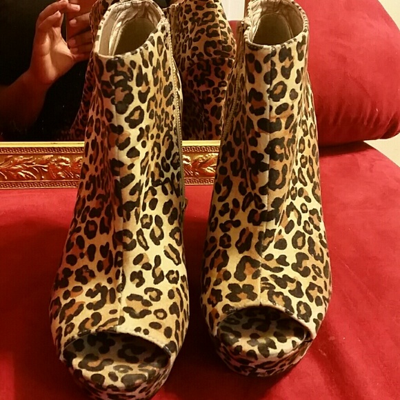 LEOPARD PRINT PEEP TOE BOOTIES - Picture 4 of 4