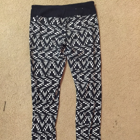 Black and White Tribal Print Yoga Leggings