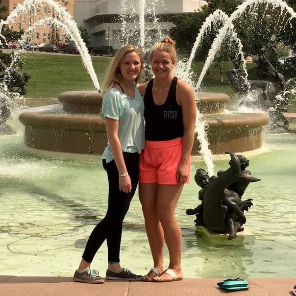 Meet your Posher, Abigail - Picture 1 of 2