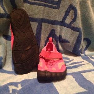 kids water shoes
