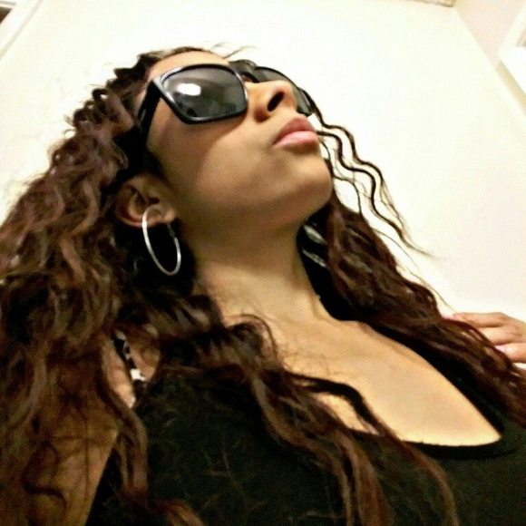 Meet your Posher, Esha