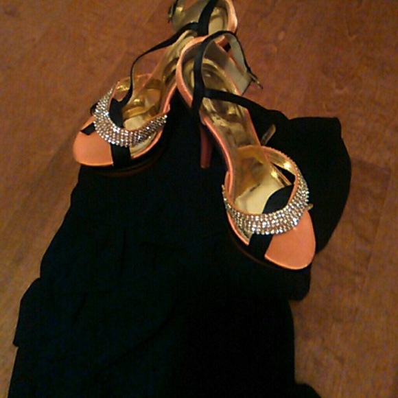 NWT Orange Italina heels