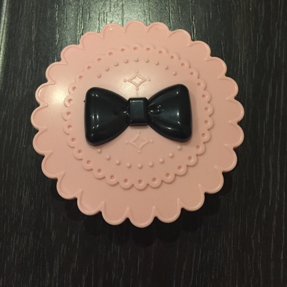 Eyelash case including 3 pairs of Kara lashes