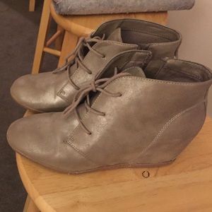 DV silver wedge booties!