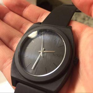 Black Nixon Watch :: TIME TELLER P