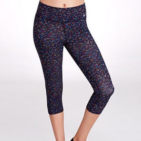 NWT Nike crops