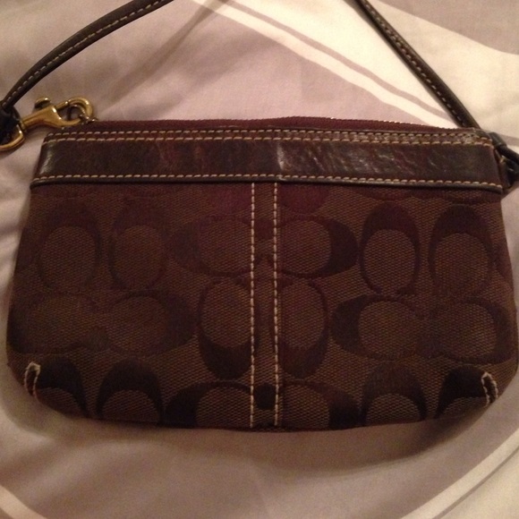 Coach Bags - 🙌🏻Authentic Coach wristlet!💕 Coach Bags - 🙌🏻Authentic Coach wristlet!💕