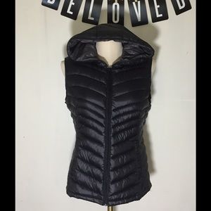 Bernardo Down Packable Hooded Vest in Black Medium