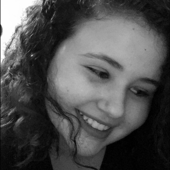 Meet your Posher, Emily - Picture 1 of 1