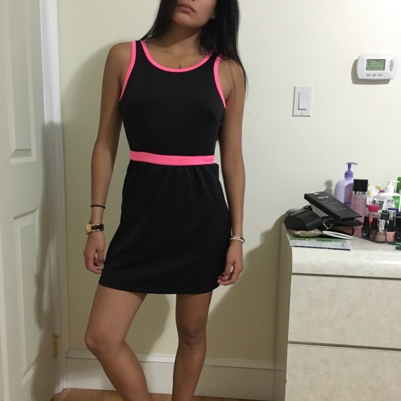Black dress with hot pink💕