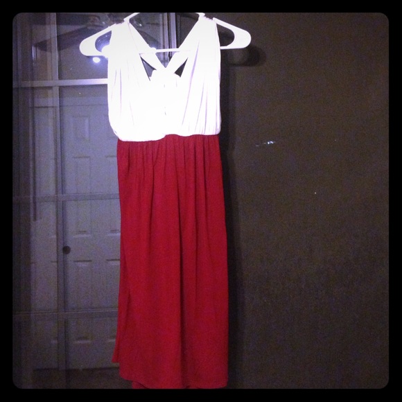 Crimson and white halter dress - Picture 1 of 2
