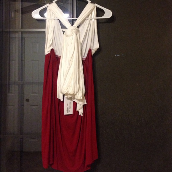 Crimson and white halter dress - Picture 2 of 2
