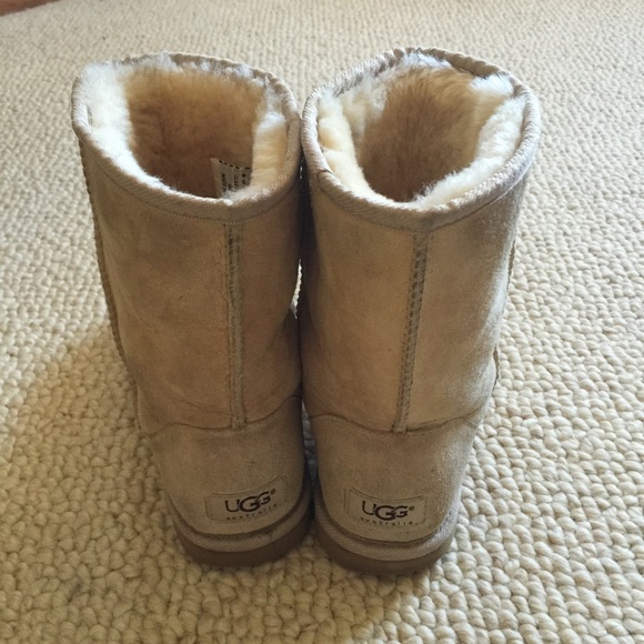 Ugg Short Boot - Picture 4 of 4