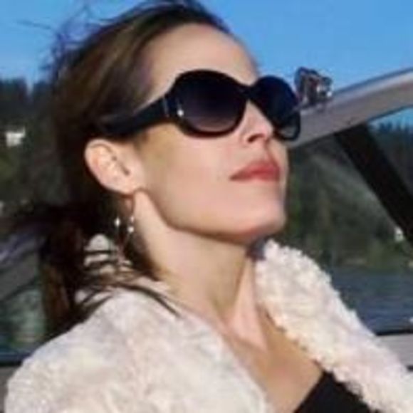 Meet your Posher, April