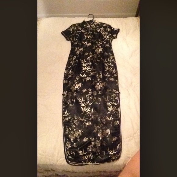 Like new 100% silk black and gold Chinese gown