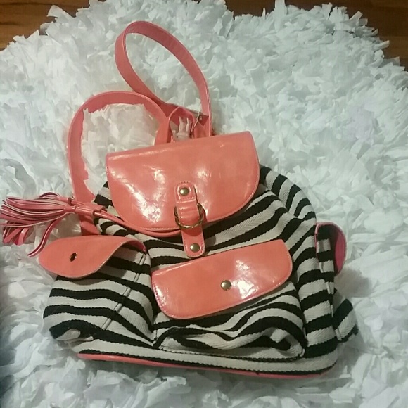 Cute draw string ,snap close back pack - Picture 4 of 4