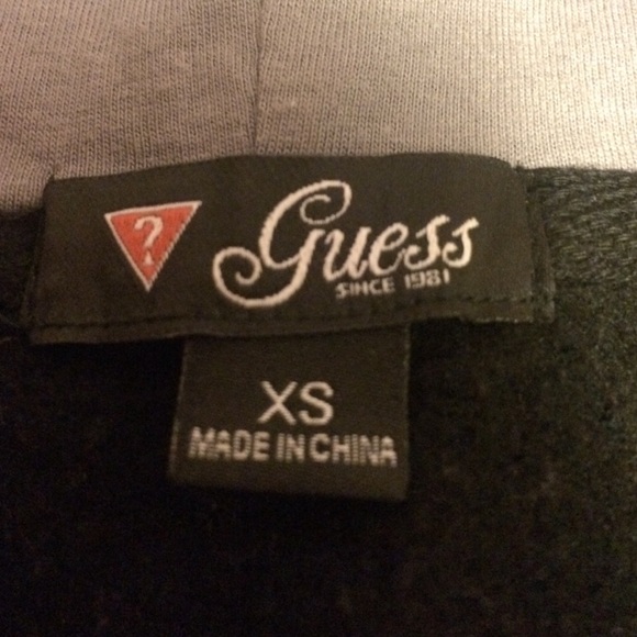 Guess zip up - Picture 2 of 2