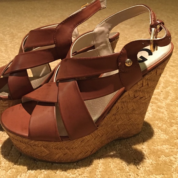 ⚡️FLASG SALE. NEW GUESS wedges size 7.5 - Picture 3 of 4