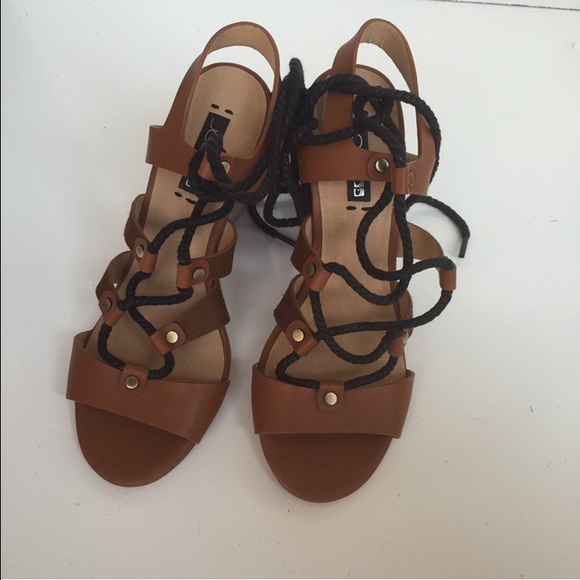 Joes authentic gladiator peep toe sandals Sz 6 new - Picture 2 of 4