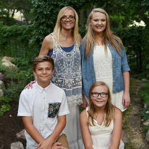 Meet your Posher, Elise