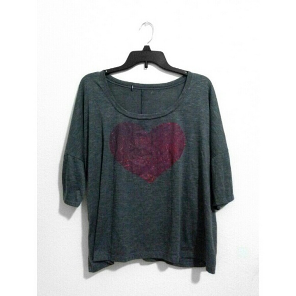 3/4 sleeve flowy shirt w/heart